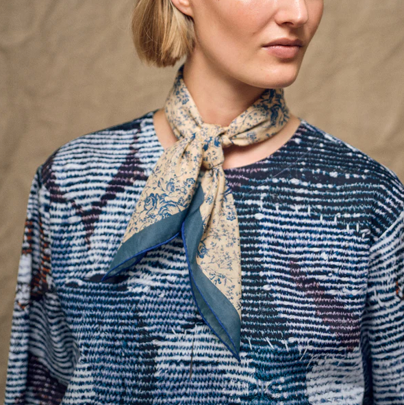 Skjerf - Light Blue Flower Toile Scarf
