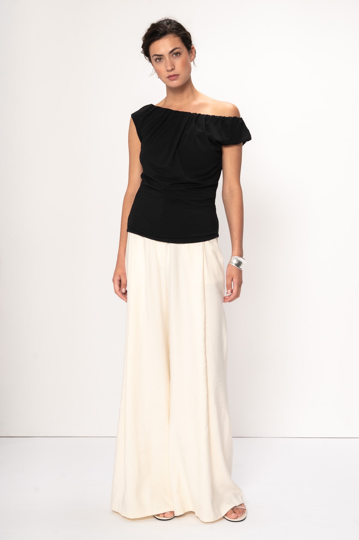 Topp - Nia Black