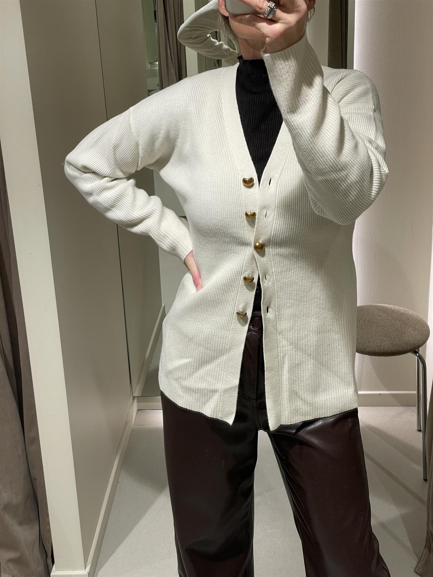 Cardigan - V neck Cardigan With Buttons Egret