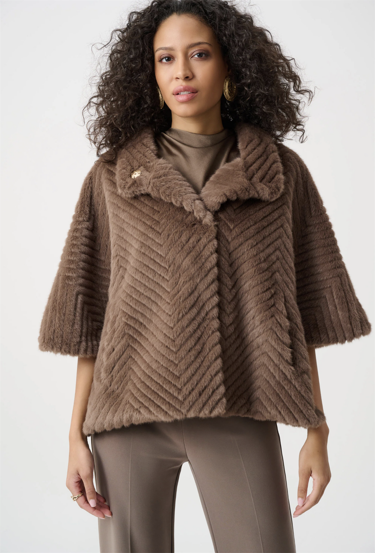 Jakke - Chevron Faux Fur Cape Style Jacket Mink