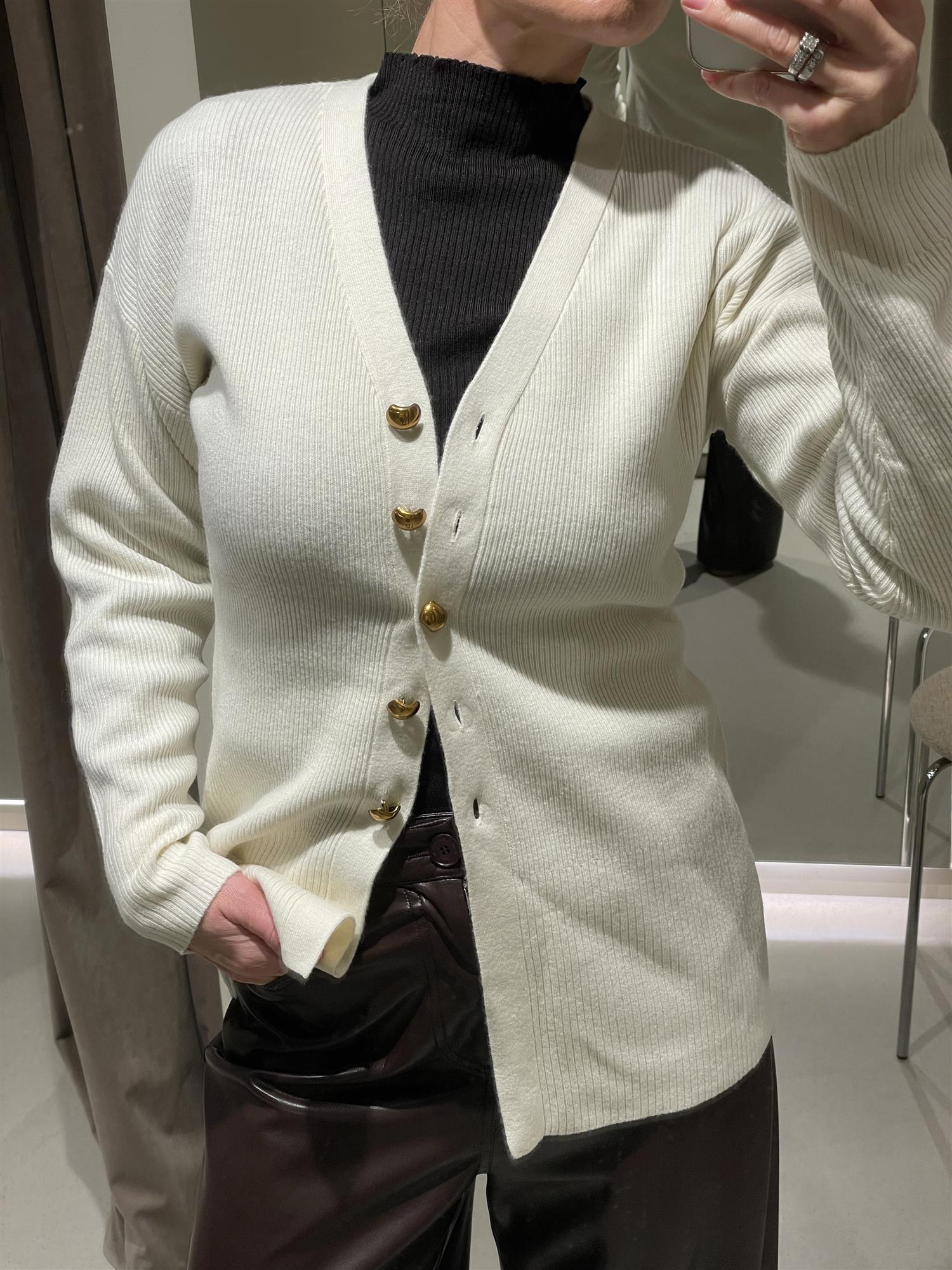 Cardigan - V neck Cardigan With Buttons Egret