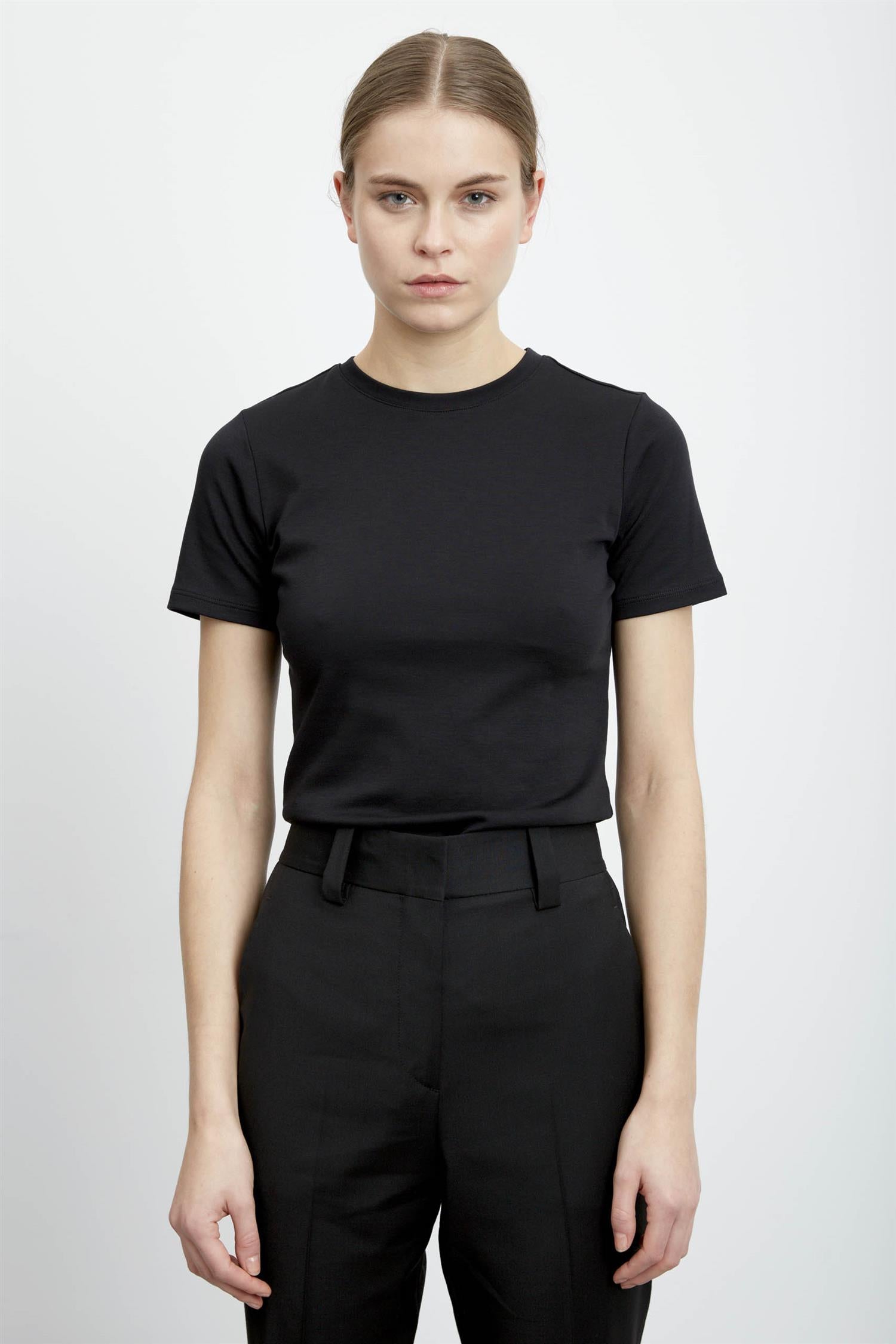 T skjorte - Agnes Tee Black