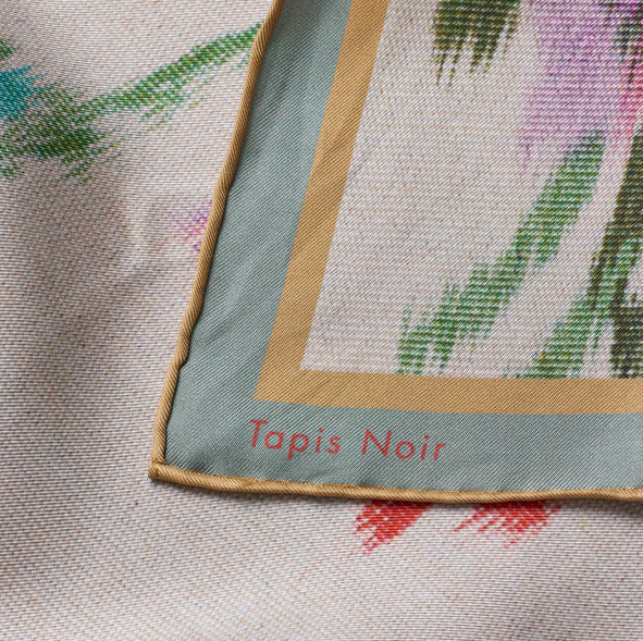 Skjerf - Small Classical White Flower Scarf