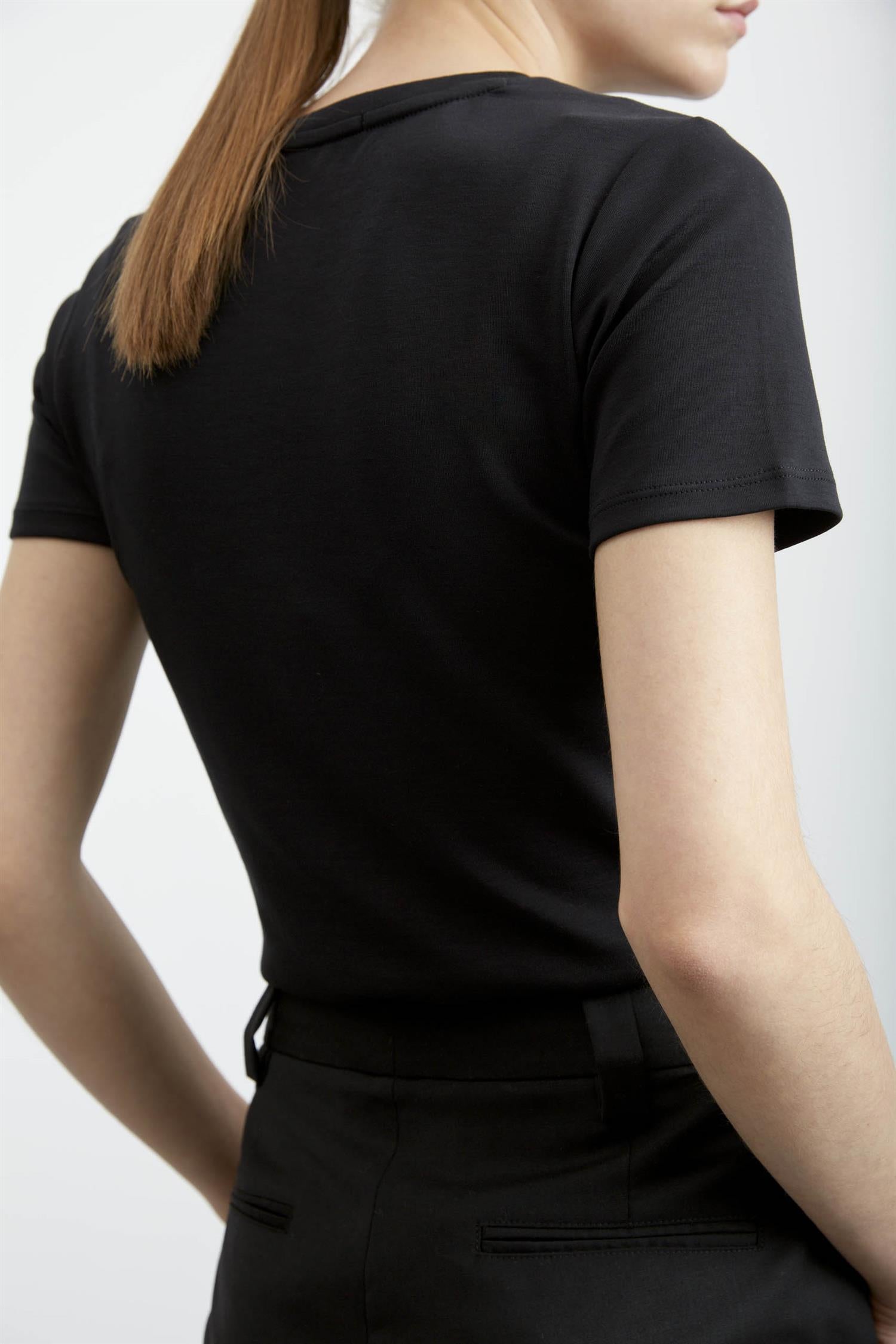 T skjorte - Agnes Tee Black