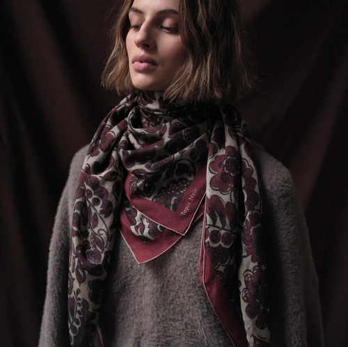 Skjerf - Large Light Red Flower Scarf