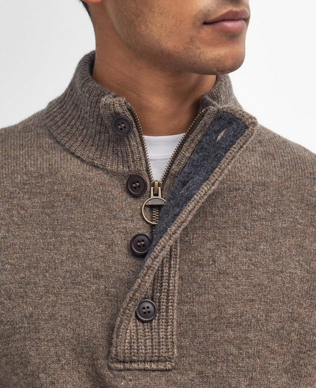 Genser - Essent Patch Half Zip Knitted Jumper Washed Stone