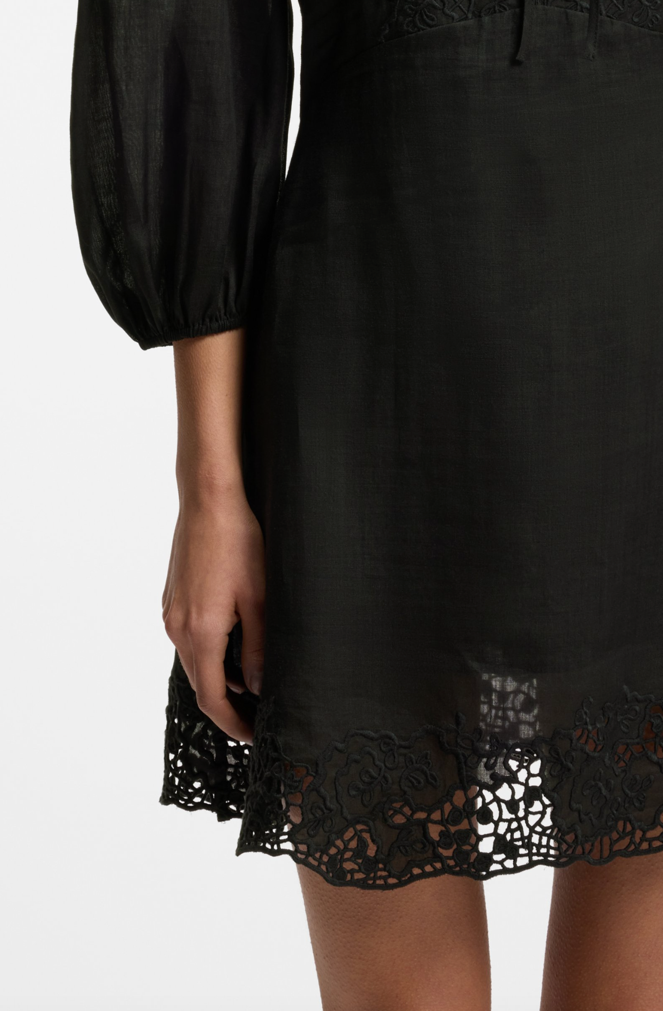 Kjole - A-line dress with embroidered details